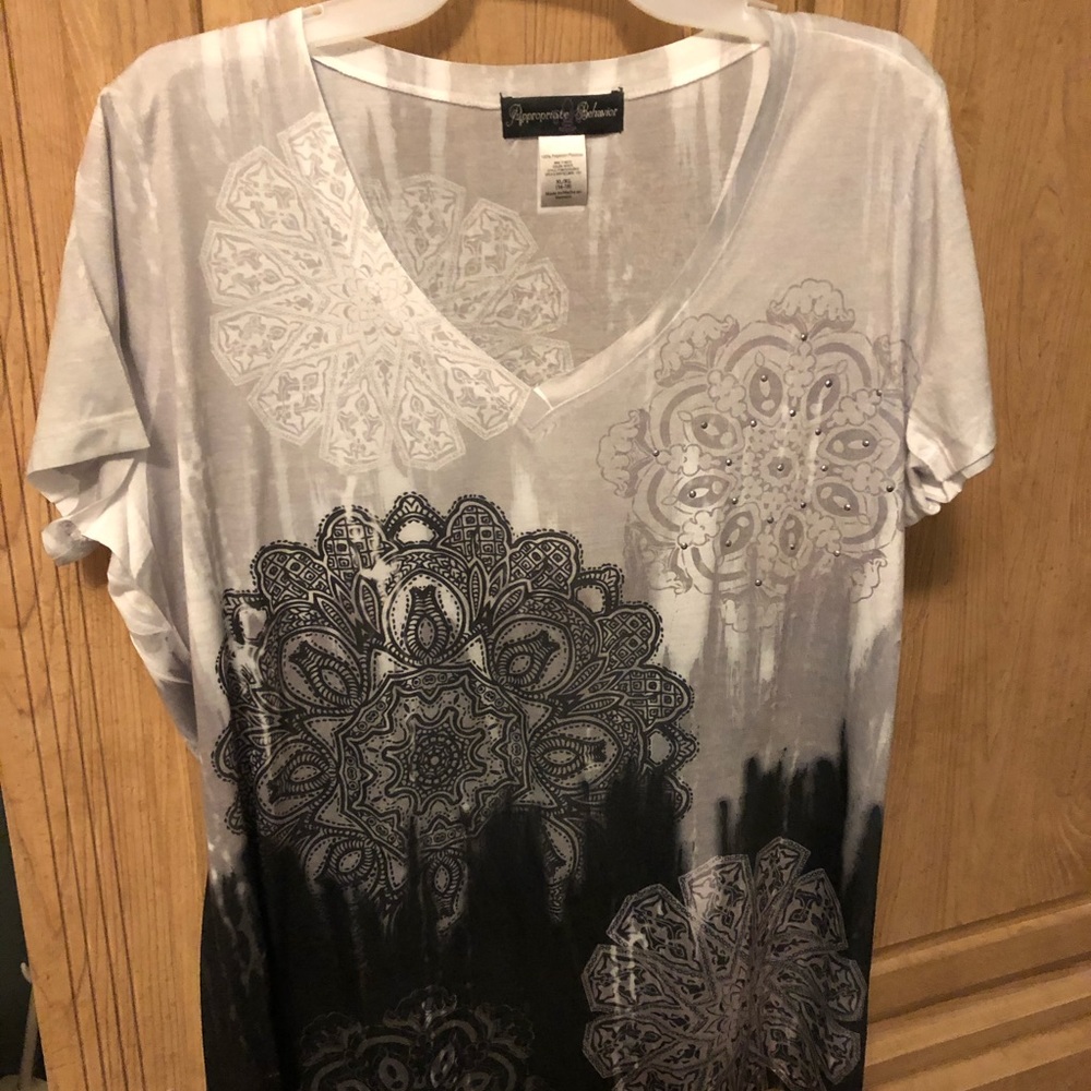 TShirt Black and White